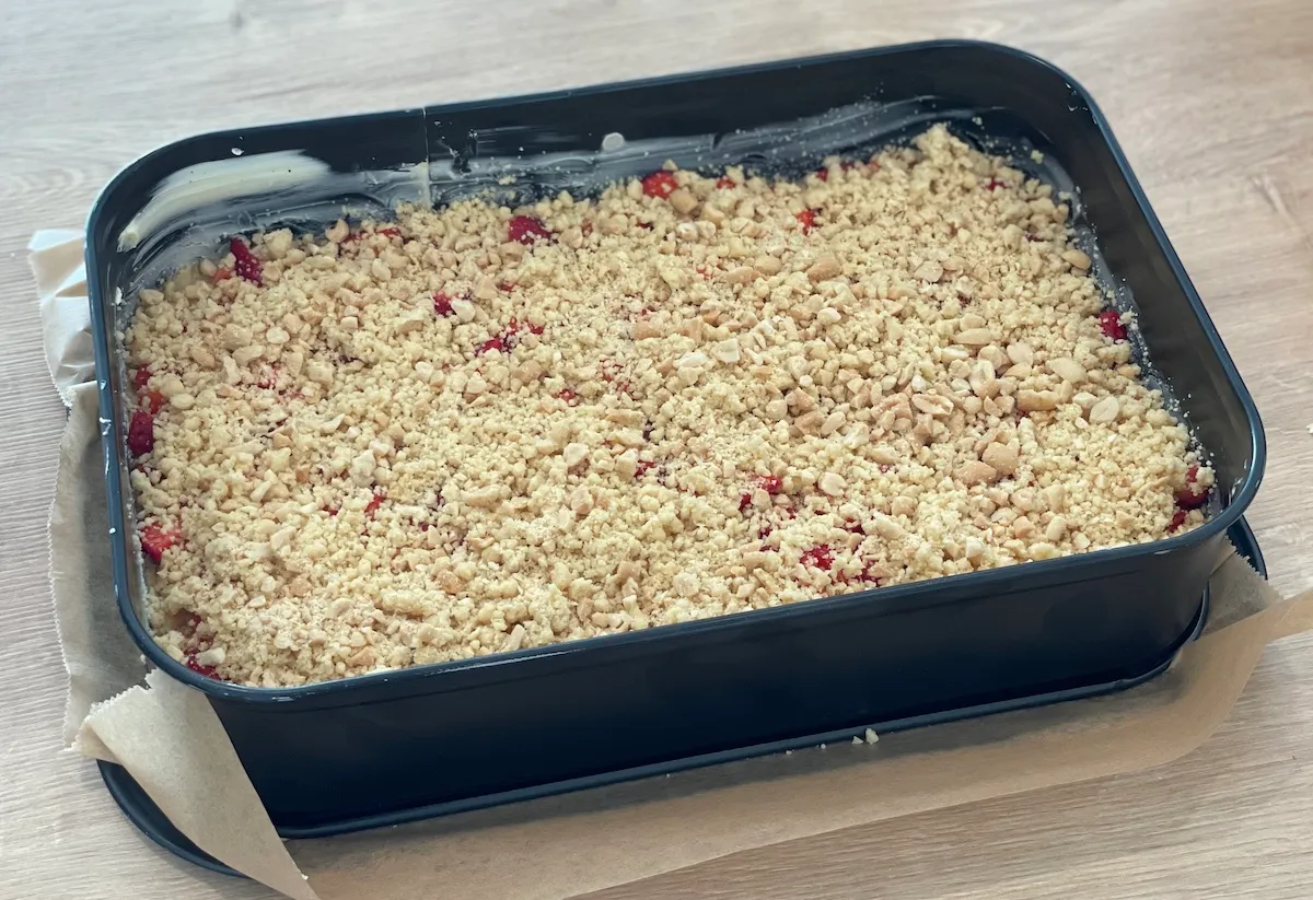 Abbildung des Kuchens mit der Crumble-Schicht