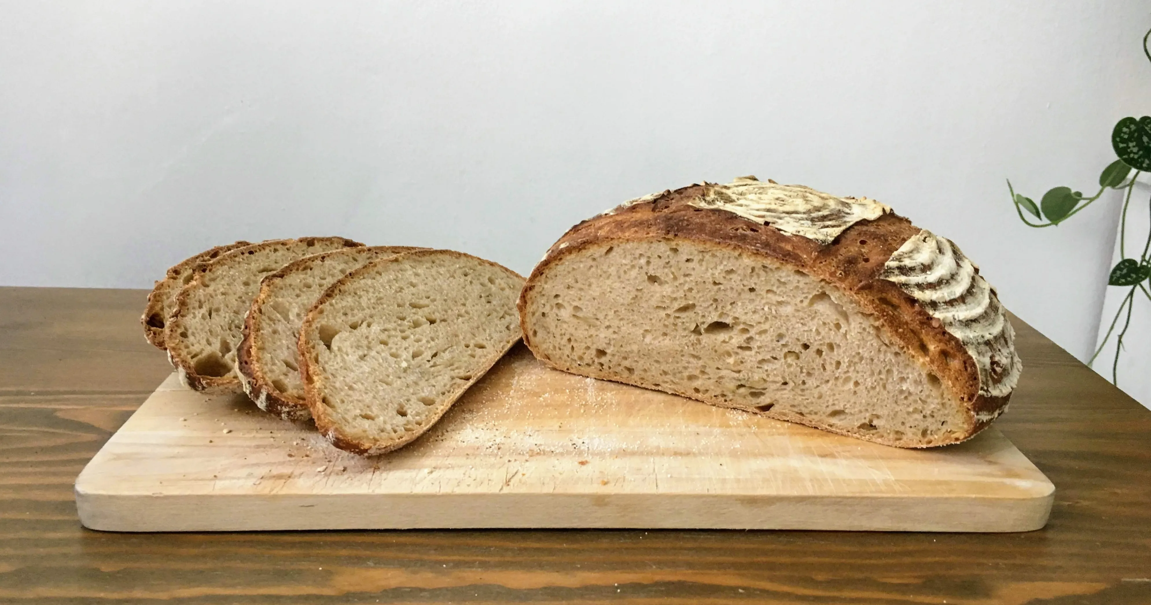 Einfaches Weizenbrot mit Sauerteig